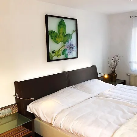 Grosse Mit 2 Schlafzimmern Apartment *