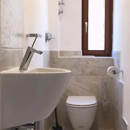 Grosse Mit 2 Schlafzimmern *